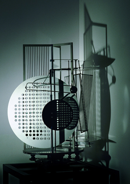 László Moholy-Nagy, Lichtrequisit einer elektrischen Bühne, 1930 (Replik, 1970) / Bauhaus-Archiv Berlin, Foto: Fotostudio Bartsch
